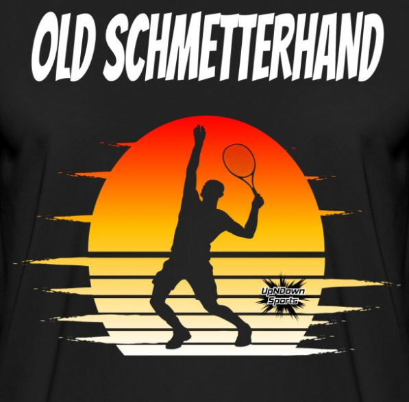 Design T-Shirt schwarz Tennis Tennisspieler beim Aufschlag Spruch Old Schmetterhand Logo UpNDownsports
