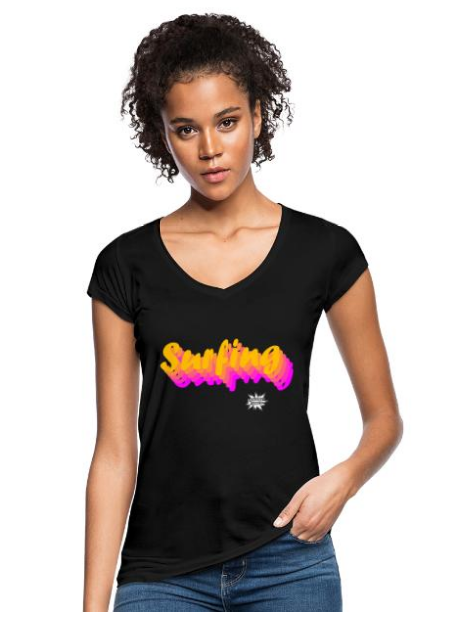 Design T-Shirt Frauen schwarz V-Ausschnitt Schrift Surfing mit Farbverlauf pink bis orange Logo UpNDownSports